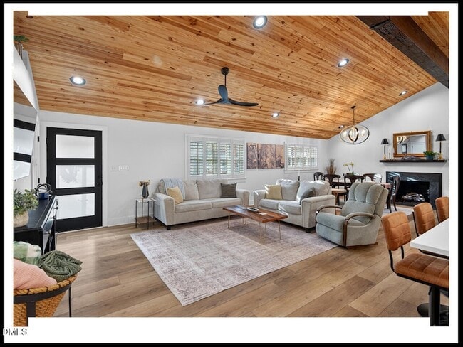 Foto del edificio - 5008 Autumn Dr