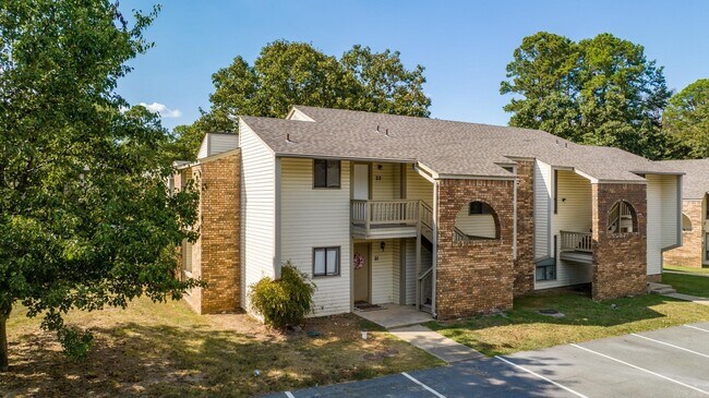 Foto del edificio - 101 Pine Forest Dr