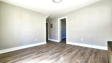 Building Photo - 43-47-47 Willow St