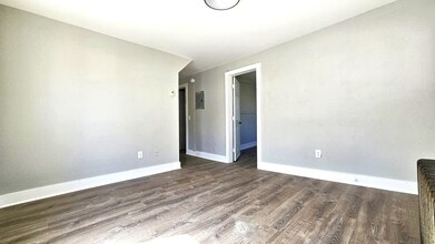 Building Photo - 43-47-47 Willow St