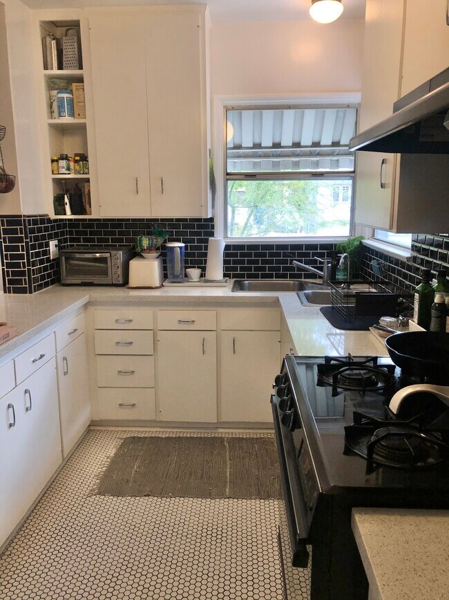 Foto del edificio - 1115 Neola St