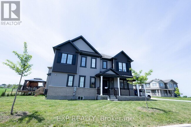 Building Photo - 1038 Showman St