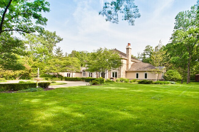 Foto del edificio - 148 N Ahwahnee Rd