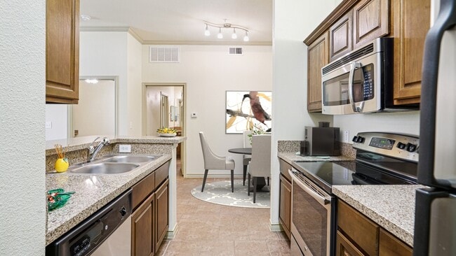 Building Photo - Crest Manor