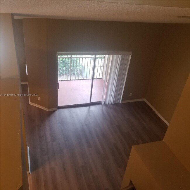 Building Photo - 911 Coral Club Dr