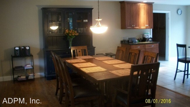Building Photo - 4 br, 2.5 bath House - 9 Back River Rd.