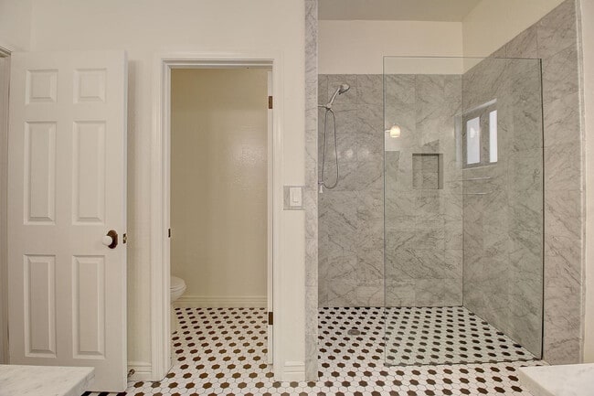 Building Photo - 5724 N 4th Pl