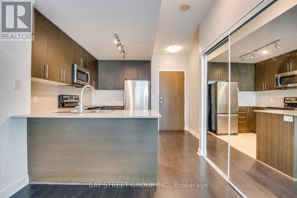 Photo principale - 3985 Grand Park Dr
