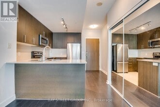 Building Photo - 3985-3985 Grand Park Dr