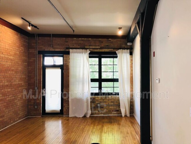 Building Photo - 346 Pierpont Ave