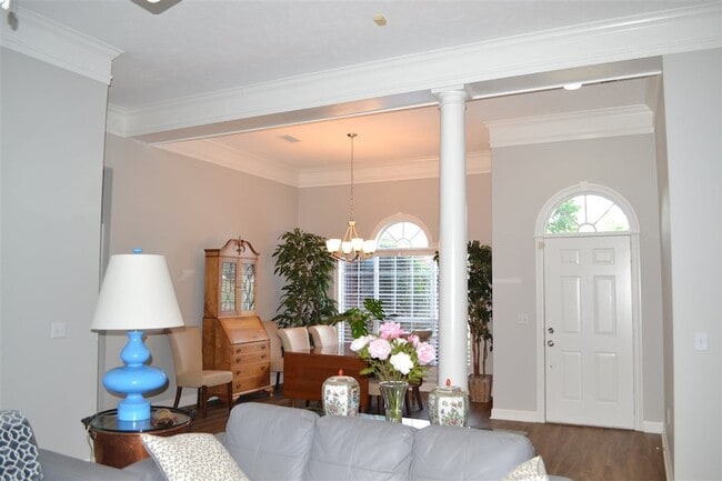 Building Photo - 109 Stratford Dr