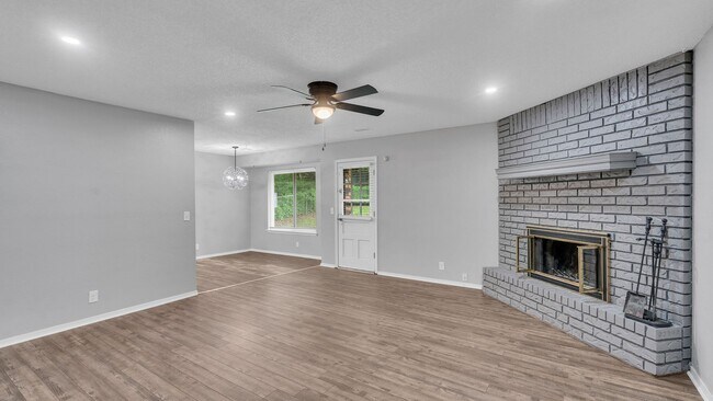 Foto del edificio - Beautifully Redone 3 Bedroom House! Available for Immediate Move in!