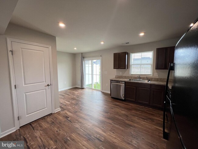 Building Photo - 770 Carson Cir