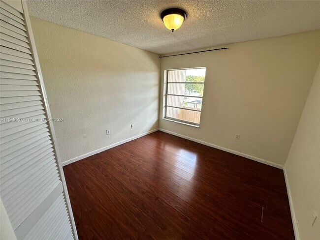 Foto del edificio - 17530 NW 68th Ave