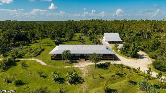 Building Photo - 828 Sanctuary Rd W