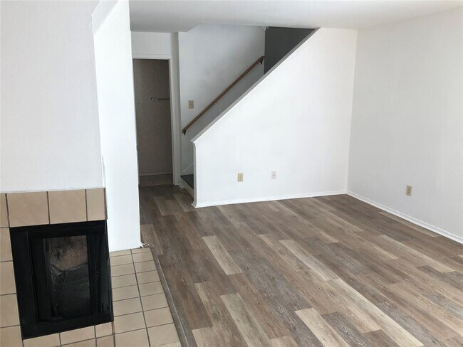 Foto del edificio - 8048 Sands Point Dr