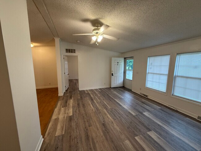 Foto del edificio - 407 N Ireland St