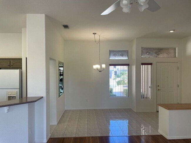 Building Photo - 55+ Sun City Summerlin Tahoe Model Home!!!!