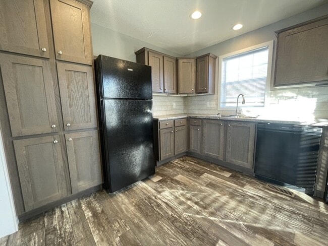 Building Photo - 38033 Ducharme Dr