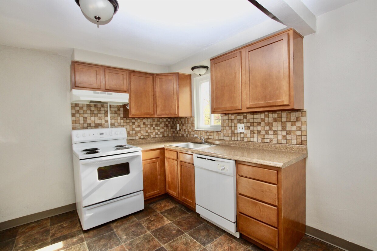 Primary Photo - 177 Bale Dr