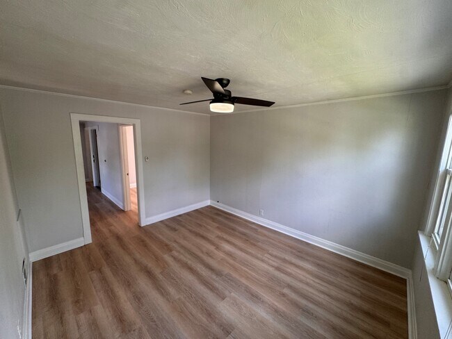 Foto del edificio - 239 E Maple Ave