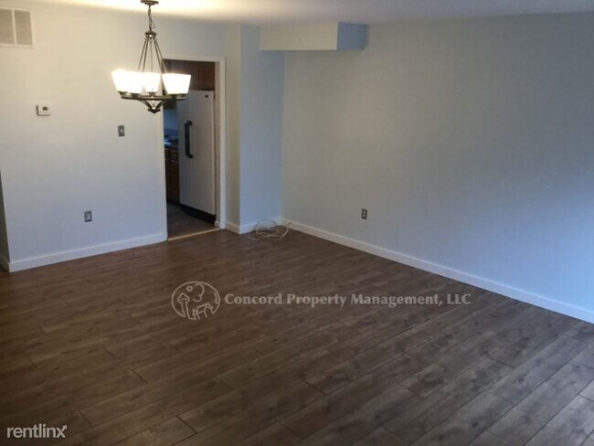 Building Photo - 2 br, 1.5 bath Townhome - 16 Stone Ridge Ct