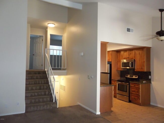 Building Photo - 1425 Ramona Dr