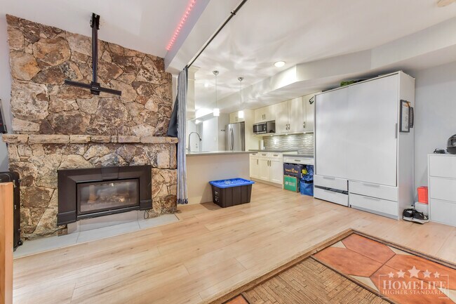 Building Photo - Spacious 2 Bedroom 1 Bathroom Basement Suite for Rent – North Delta