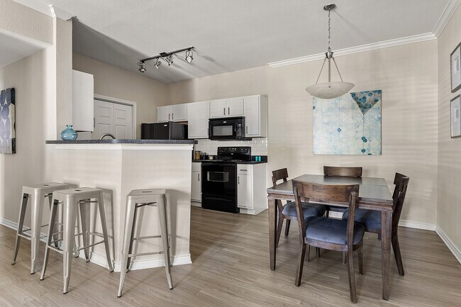 C208690_PinnacleRidge_Modelo2b2b_Comedor2_01 - Pinnacle Ridge