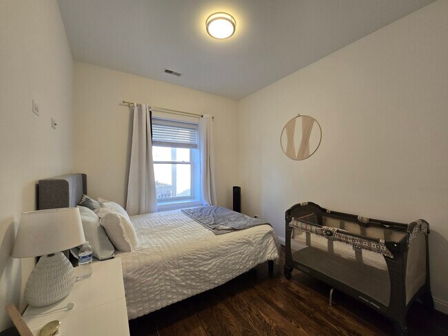 Foto del edificio - 723 W 34th St