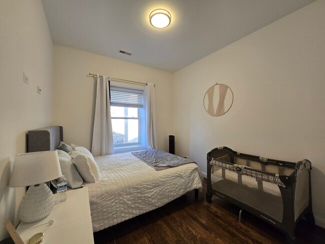 Building Photo - 723 W 34th St