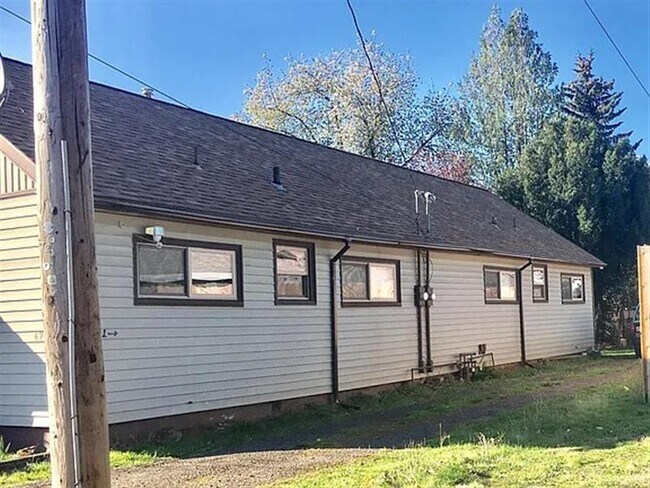 Building Photo - Duplex