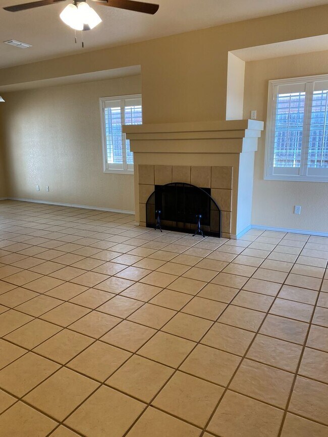 Building Photo - Great Family Home