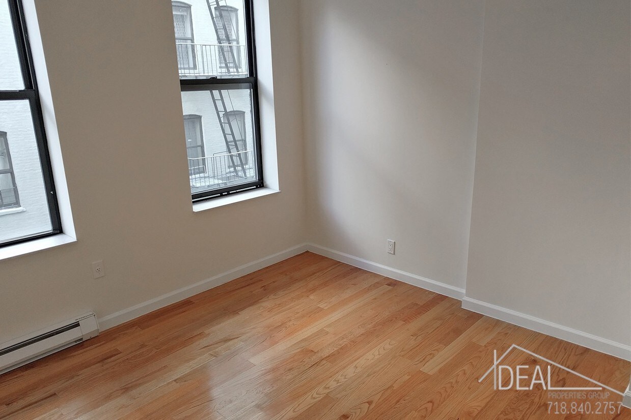 Primary Photo - Large 4 Bedroom Apartment for Rent in Harlem!