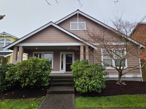 Building Photo - 15686 Lakeview Ave SE