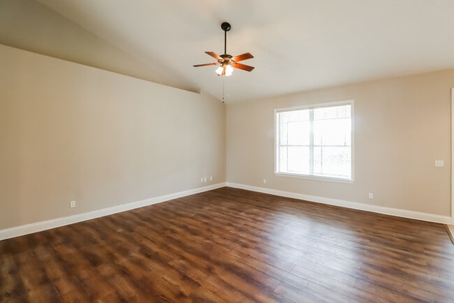 Foto del edificio - 690 Country Walk Ct