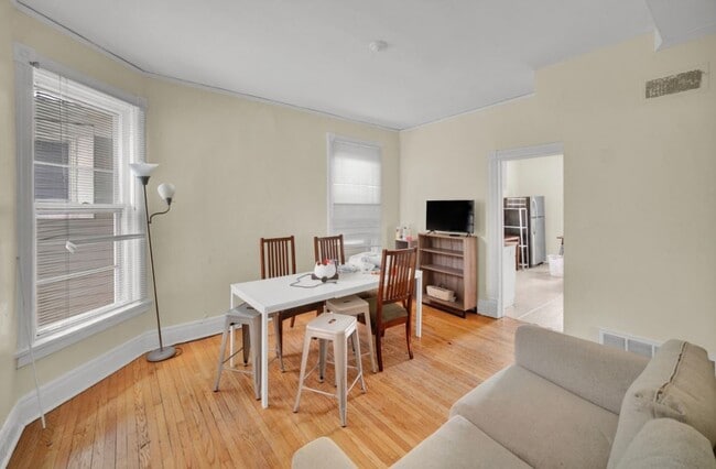 Foto del edificio - 2024 Maple Ave