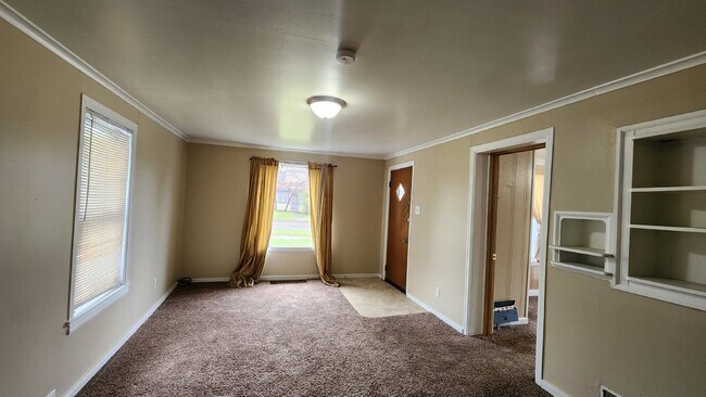 Building Photo - Quaint home