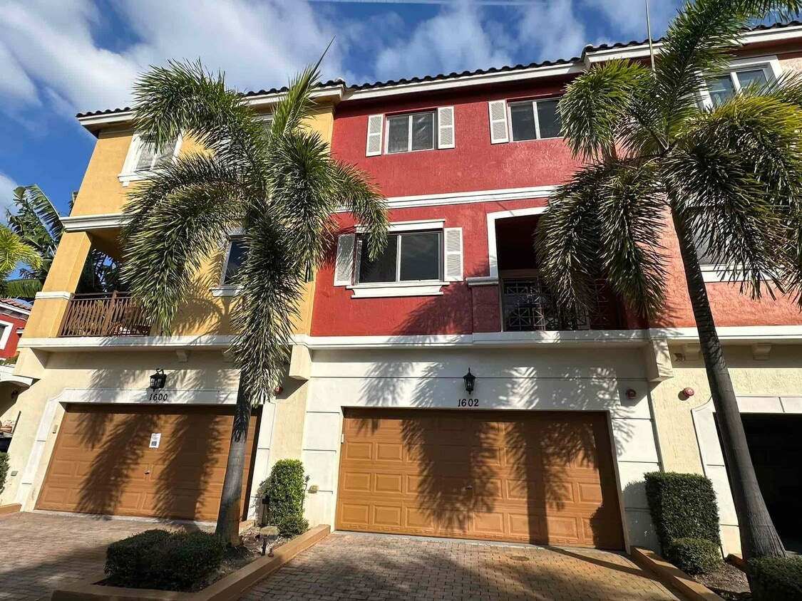Foto principal - 1602 Coastal Bay Blvd