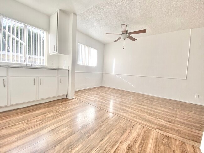 Foto del edificio - 6929 Whitsett Ave