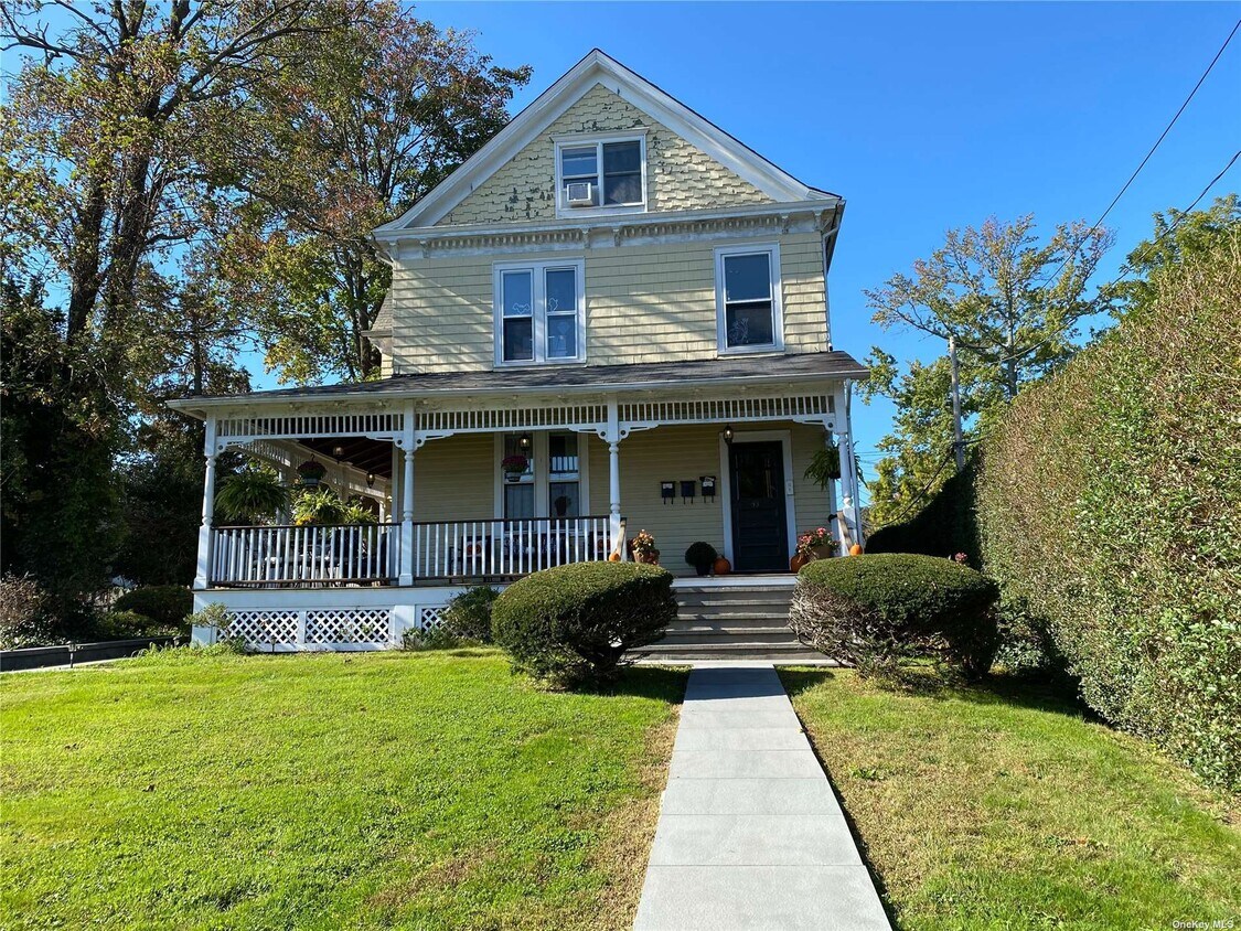 43 W Neck Rd, Huntington, NY 11743 Room for Rent in Huntington, NY