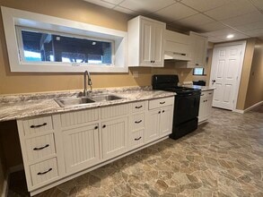 Building Photo - 30 Oak Ridge Dr