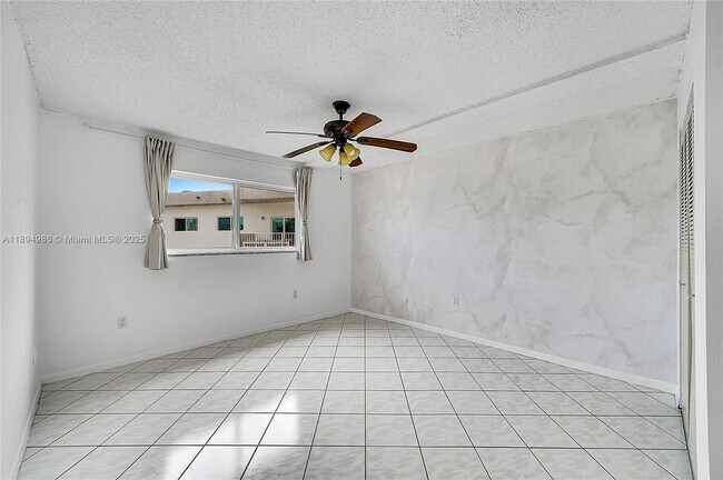 Foto del edificio - 7150 Indian Creek Dr