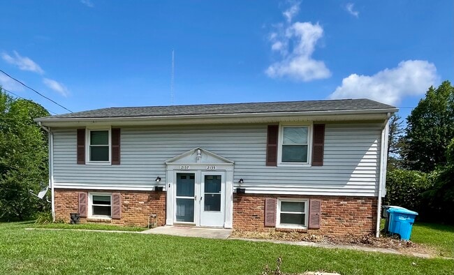 Building Photo - 2135 Sanford Ave SW