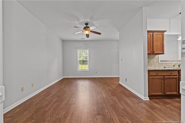 Foto del edificio - 125 Burgess Ln