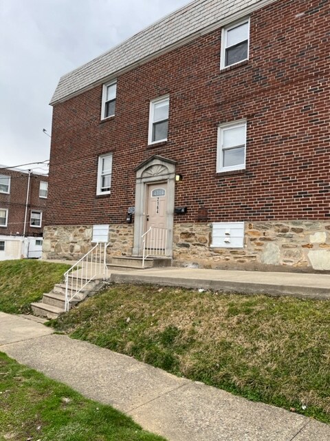 Primary Photo - 2164 Longshore Ave