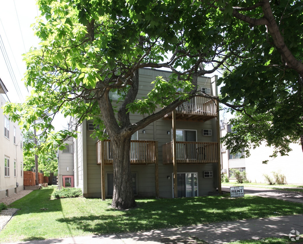 Building Photo - 924 21st Ave S
