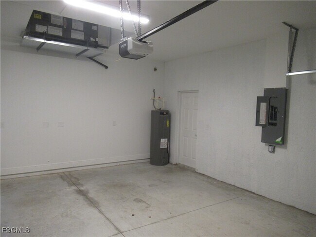 Building Photo - 2026 NE 25th St