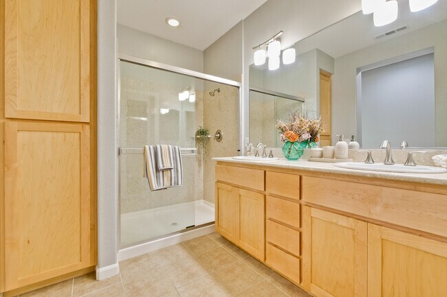 Foto del edificio - 682 Cedarville Ln