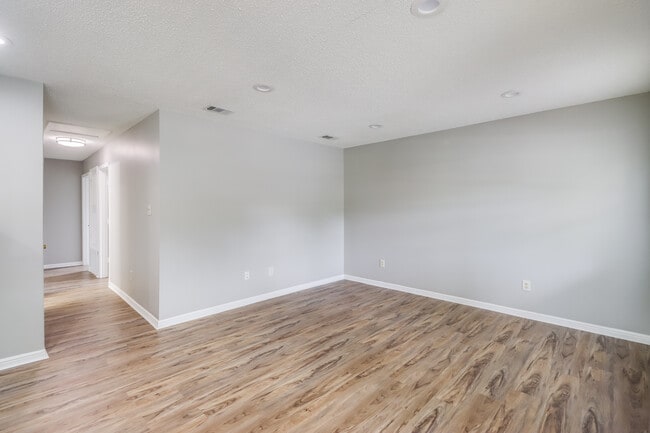 Building Photo - 170 Dorries St